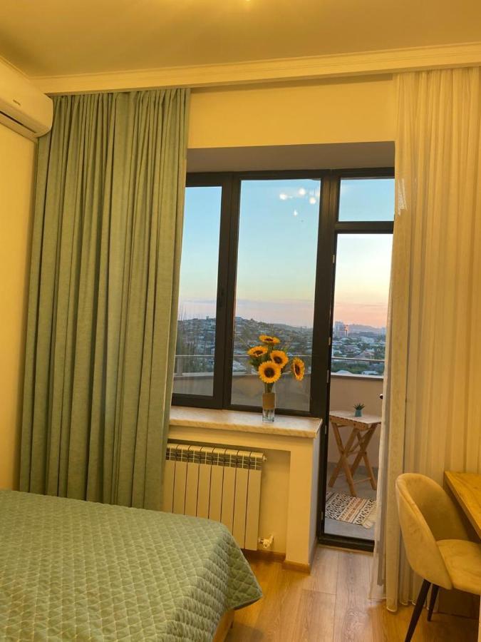 Beautiful Apartment With 3 Balconies In The Center Of Erivan Exterior foto