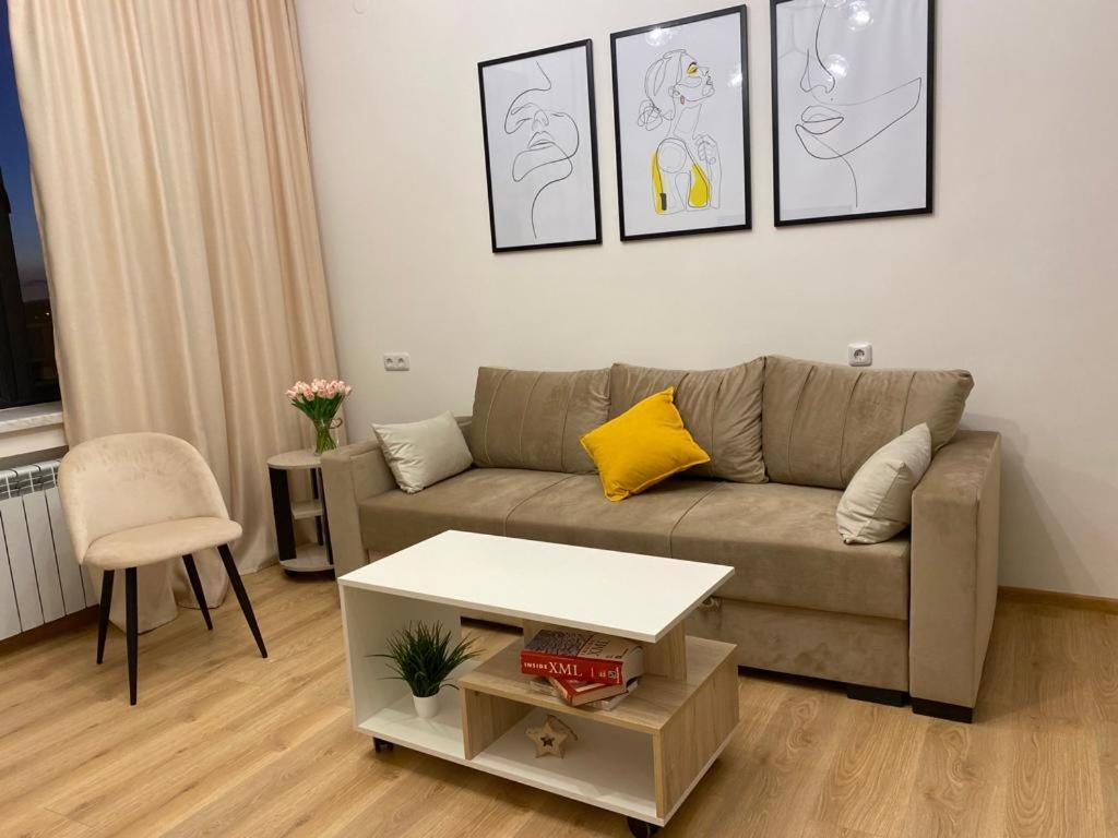 Beautiful Apartment With 3 Balconies In The Center Of Erivan Exterior foto