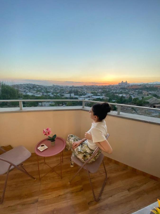 Beautiful Apartment With 3 Balconies In The Center Of Erivan Exterior foto
