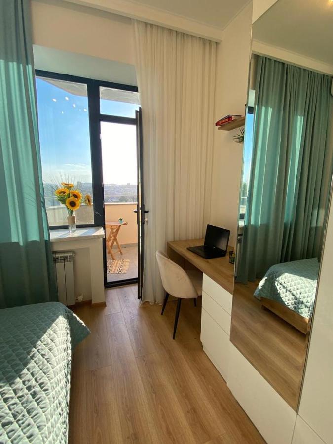 Beautiful Apartment With 3 Balconies In The Center Of Erivan Exterior foto